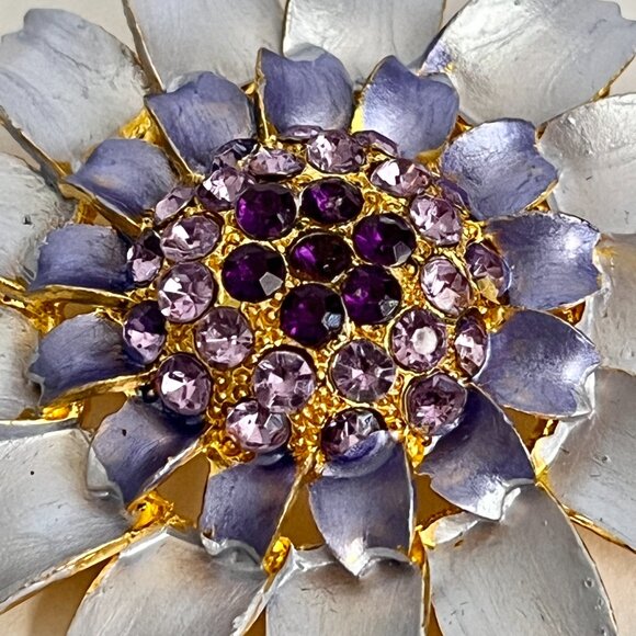Vintage Flower Power Pin Brooch Lilac Purple Crystal Rhinestone Enamel Gold Tone - Picture 13 of 14